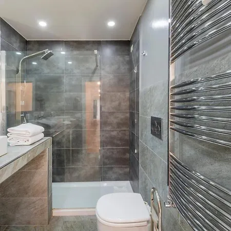 Luxury 3 Bedrooms - B Appartamento